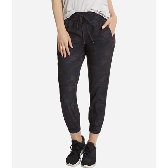 Danskin Everyday Jogger Women's Black Camo Print Relaxed Fit Size Medium - Picture 1 of 8